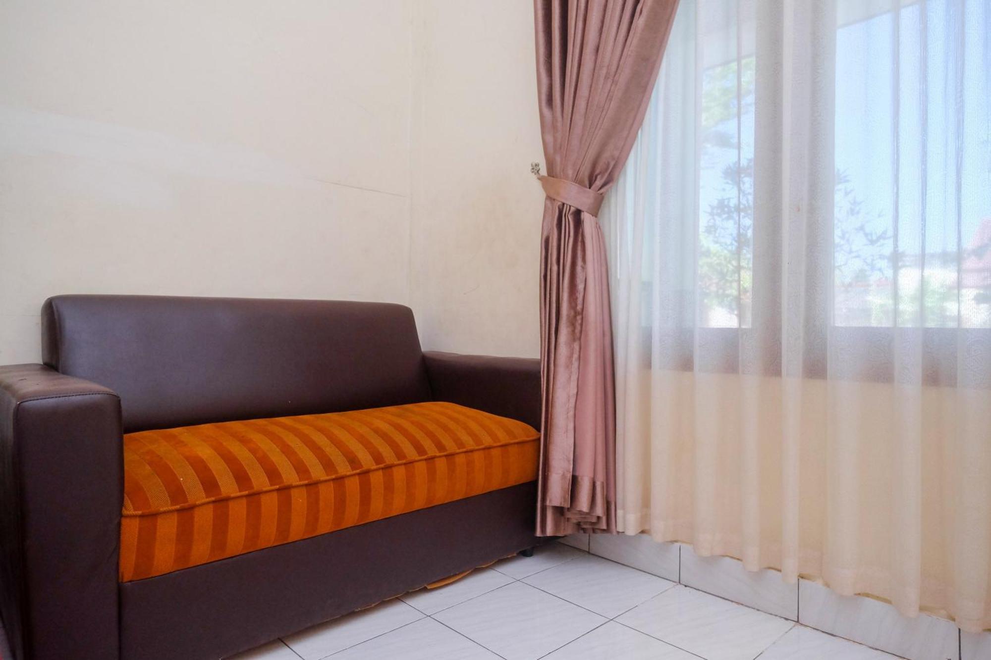 Hotel Reddoorz Syariah Near Alun Alun Wonosari Esterno foto
