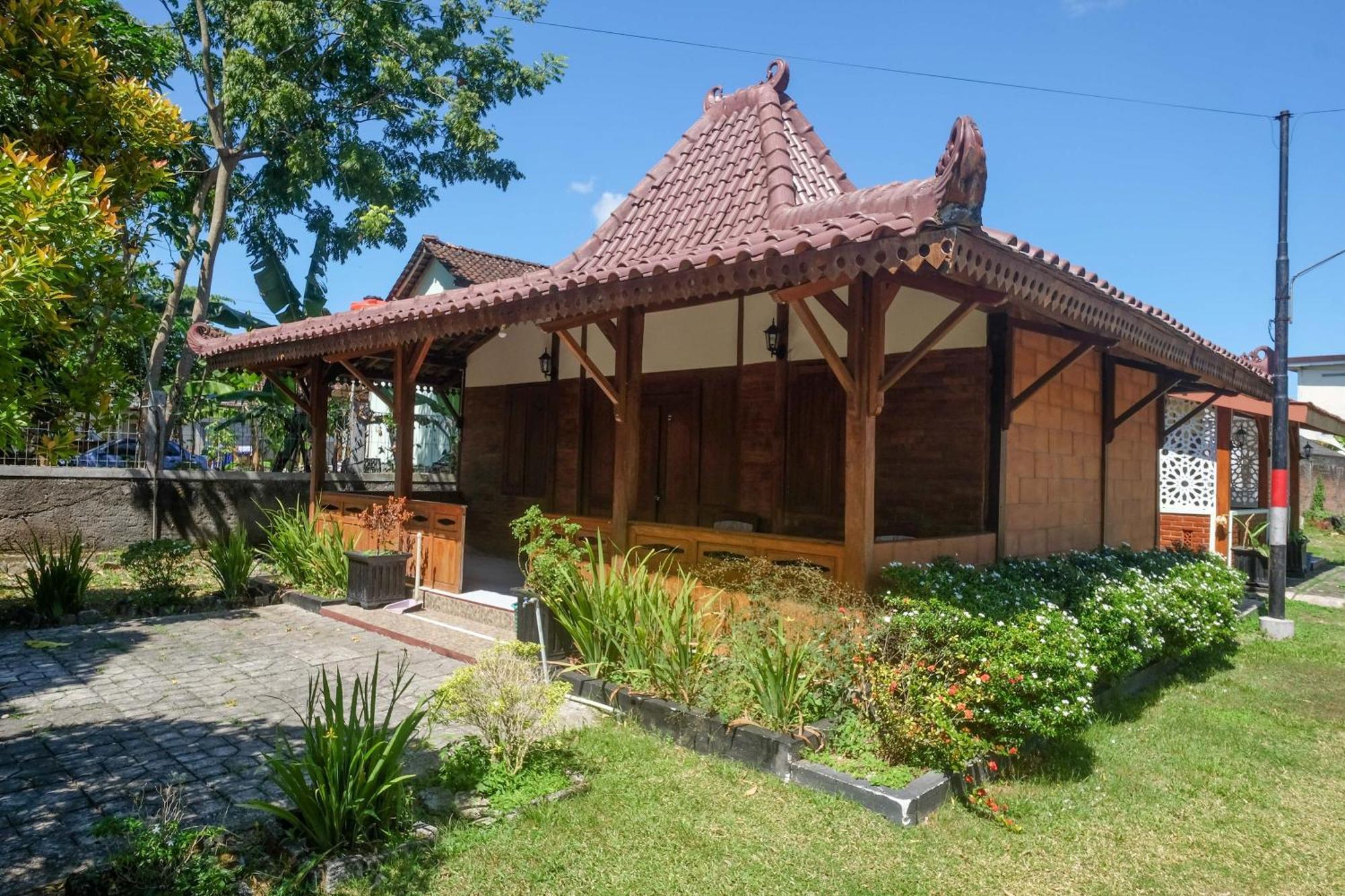 Hotel Reddoorz Syariah Near Alun Alun Wonosari Esterno foto