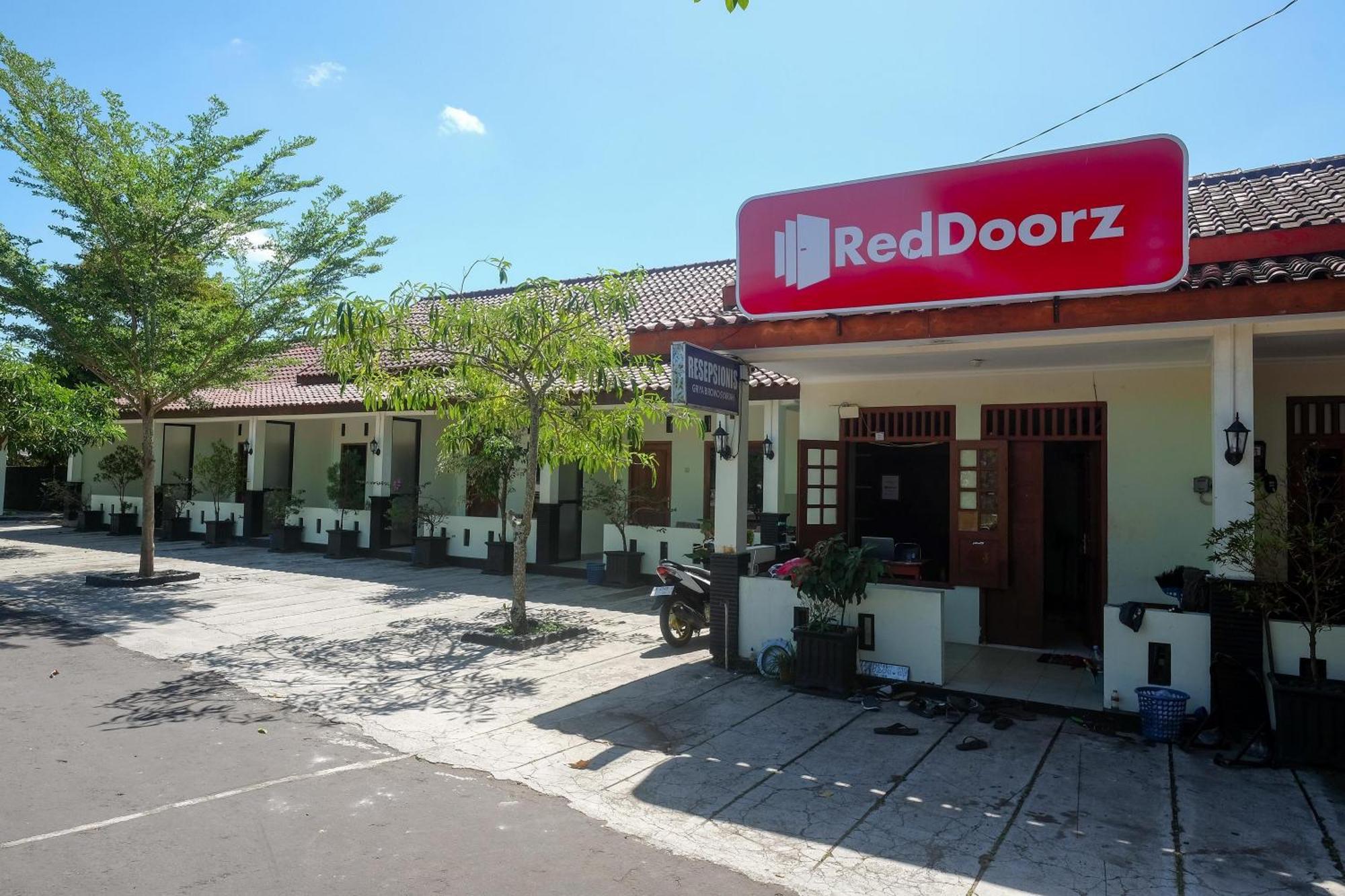 Hotel Reddoorz Syariah Near Alun Alun Wonosari Esterno foto
