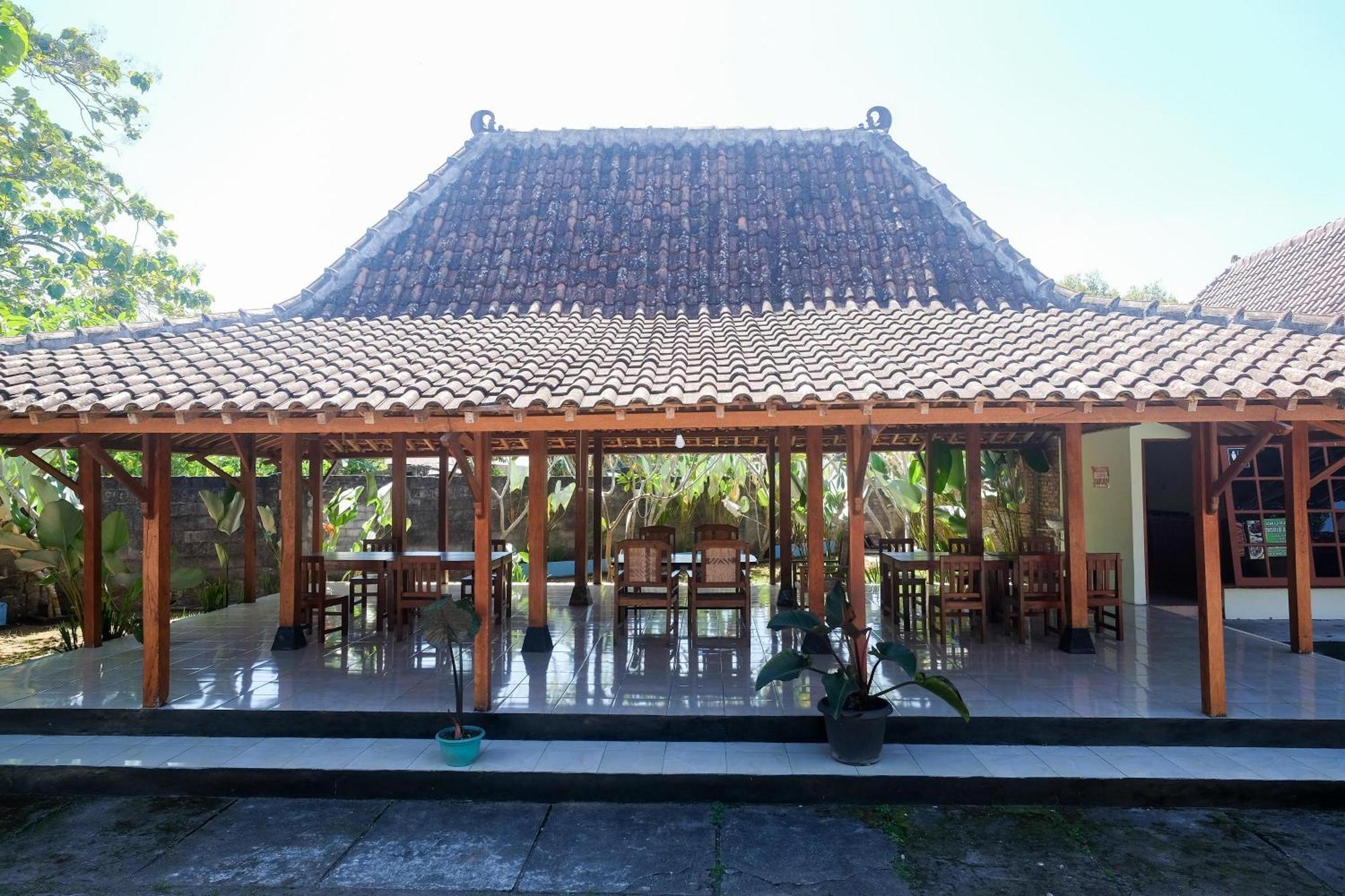 Hotel Reddoorz Syariah Near Alun Alun Wonosari Esterno foto