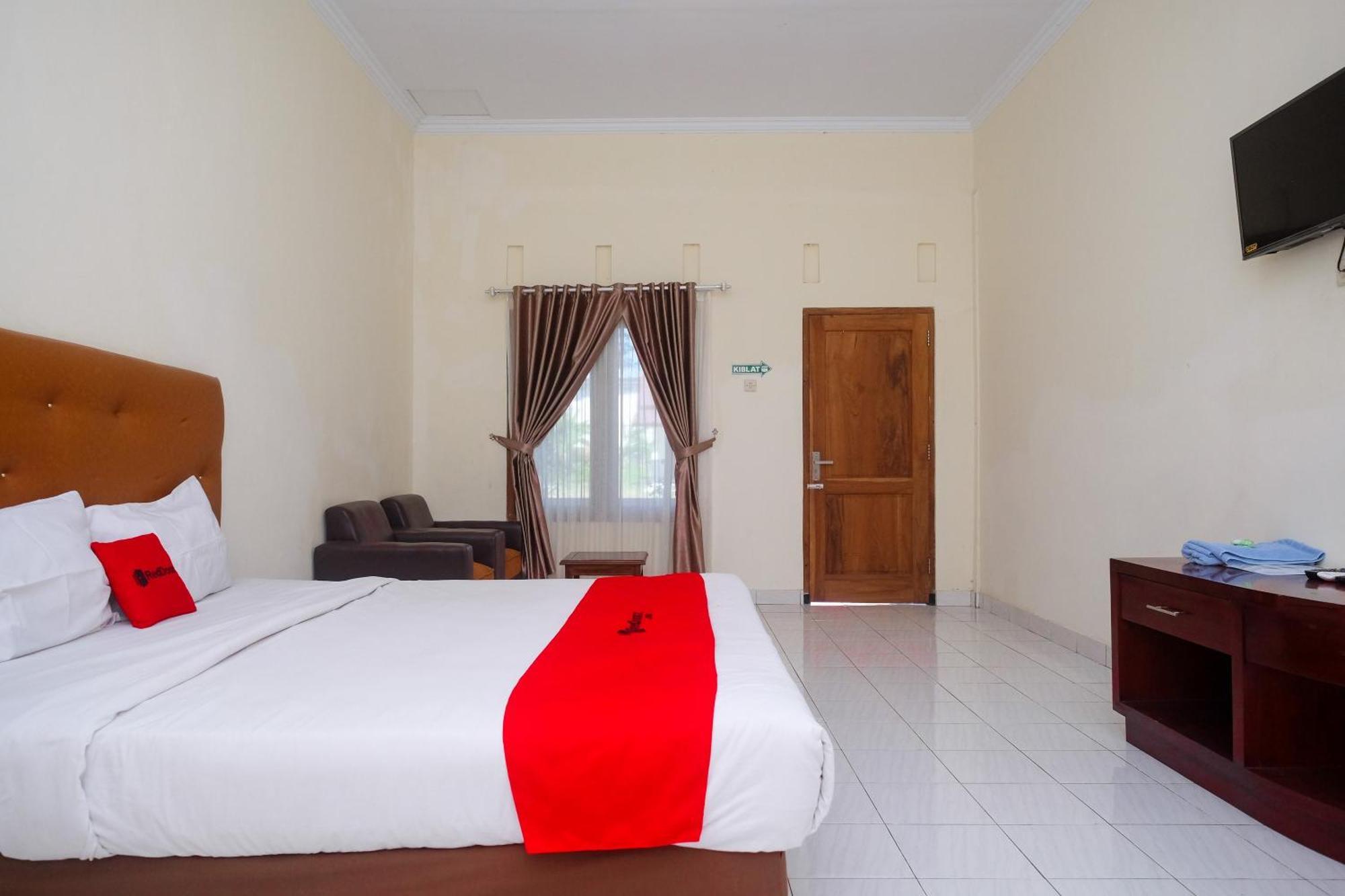 Hotel Reddoorz Syariah Near Alun Alun Wonosari Esterno foto