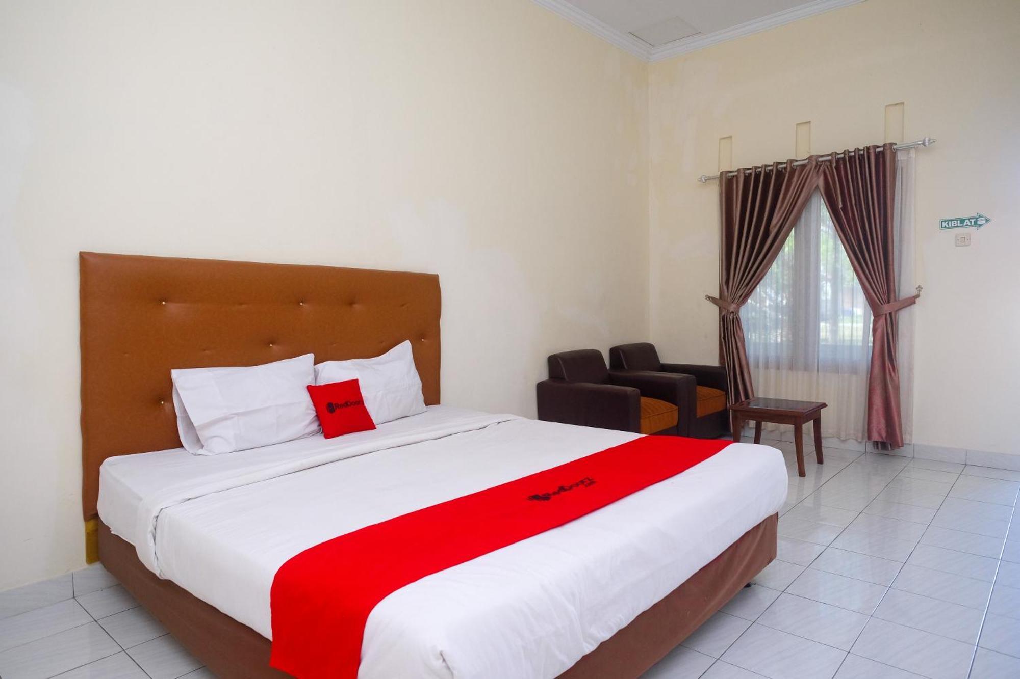 Hotel Reddoorz Syariah Near Alun Alun Wonosari Esterno foto