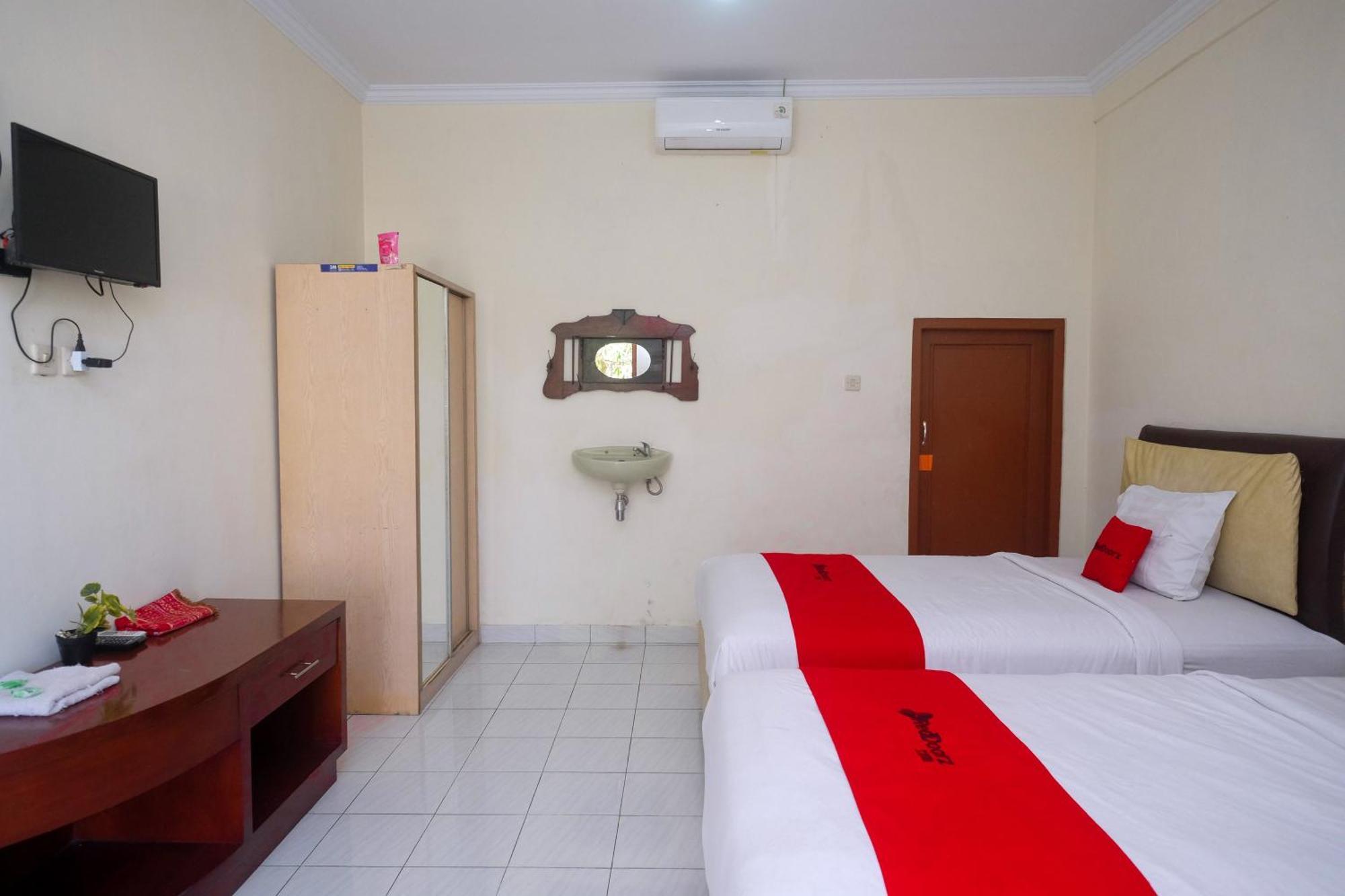 Hotel Reddoorz Syariah Near Alun Alun Wonosari Esterno foto