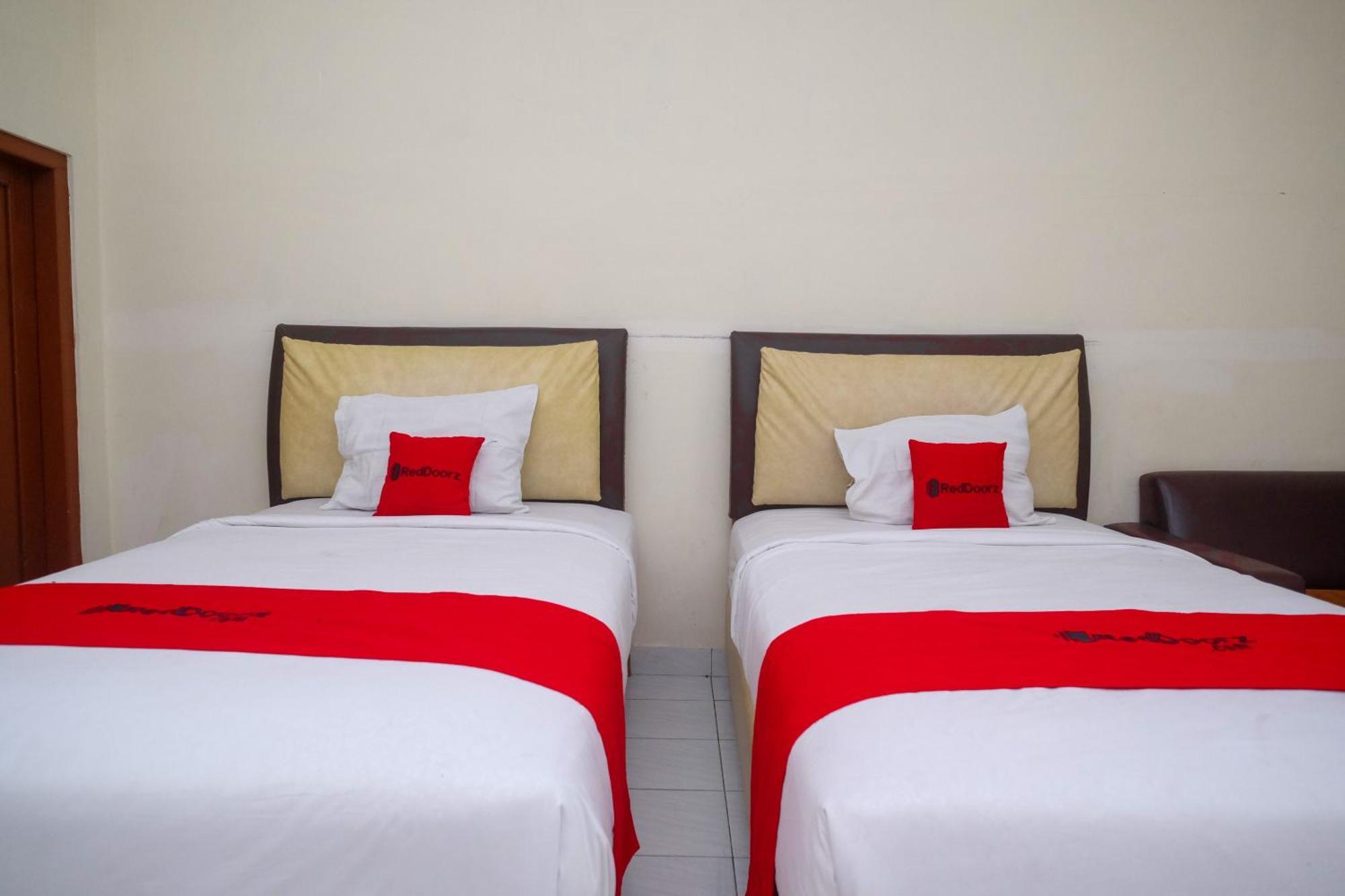 Hotel Reddoorz Syariah Near Alun Alun Wonosari Esterno foto