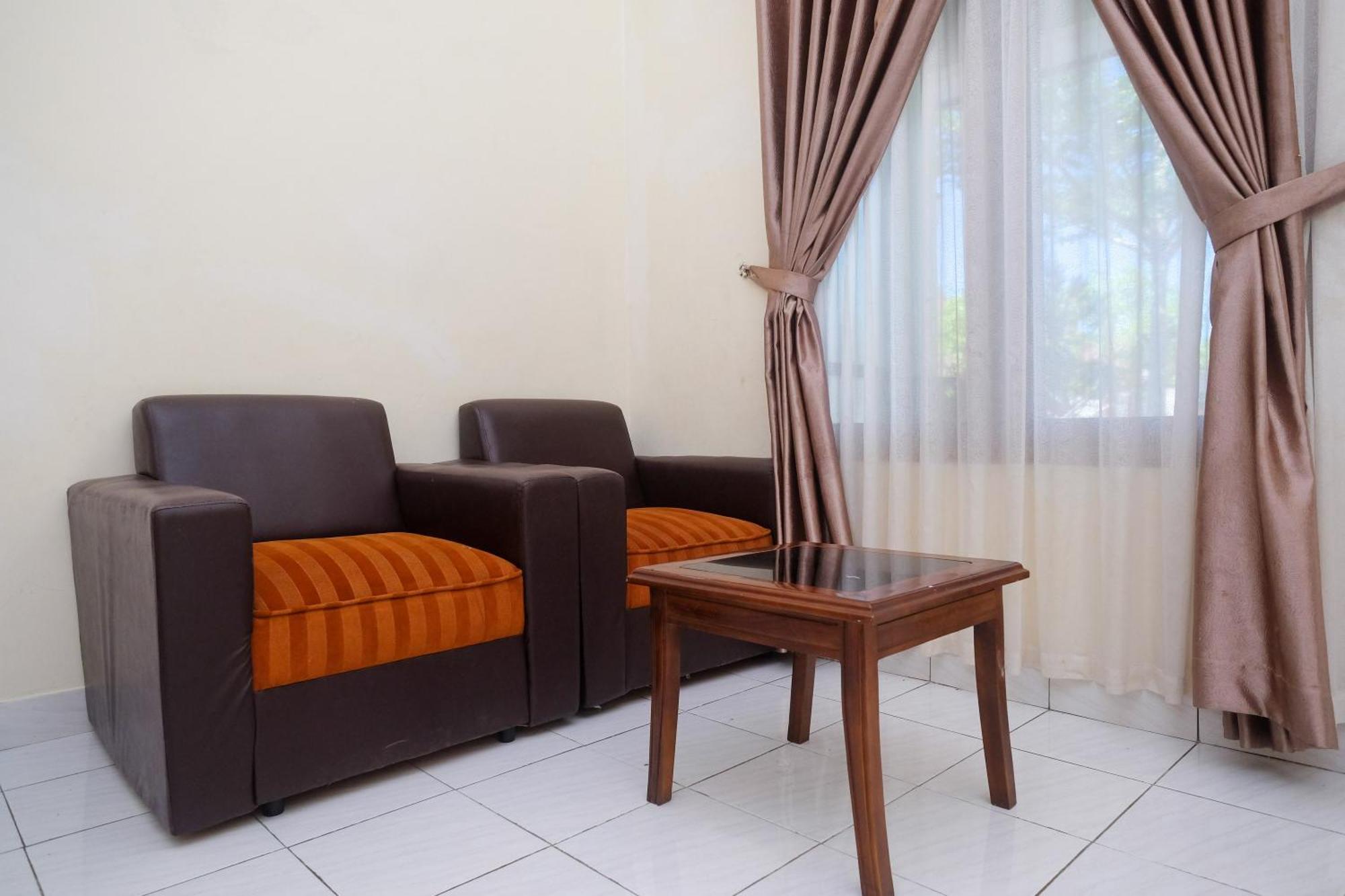 Hotel Reddoorz Syariah Near Alun Alun Wonosari Esterno foto